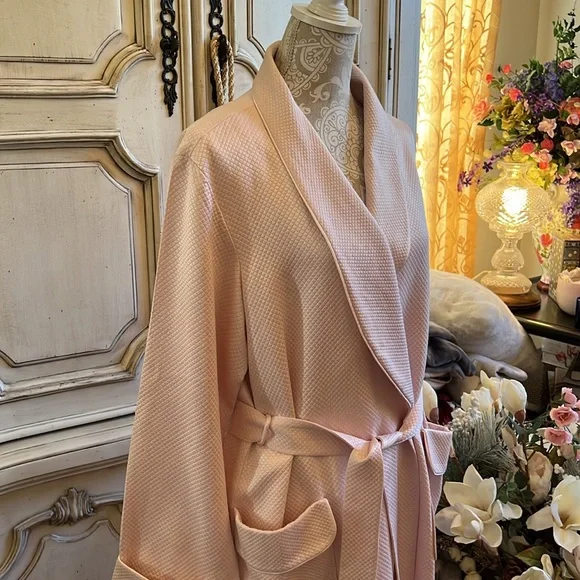SILK ROBE LORD AND TAYLOR a EXQUISITE VTG POWDER PINK WRAP STYLE Intimates Sleepwear